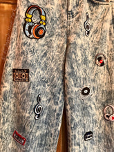 Load image into Gallery viewer, Music icons embroidery patches wide legs jean in acid wash