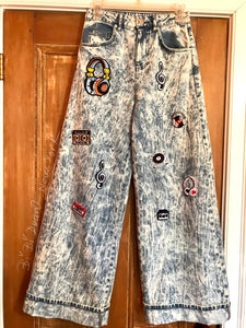 Music icons embroidery patches wide legs jean in acid wash